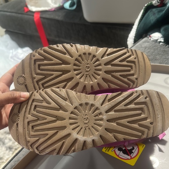 Uggs Bailey bow Pink Suede Boots - Picture 3 of 3